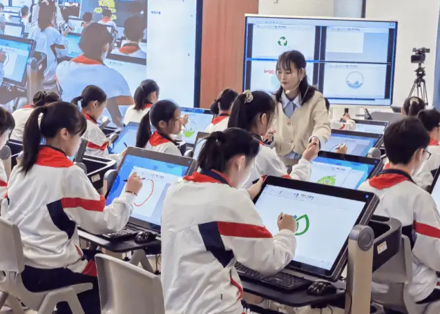 坚实的数据课程变革并非局部调整对教育生态的全方位重塑 坚实的数据课程变革并非局部调整对教育生态的全方位重塑